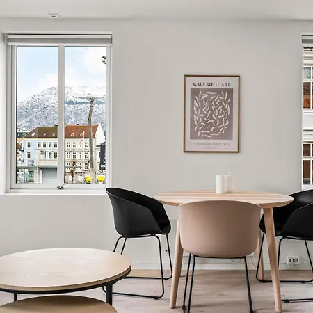 Center, Light & Modern Апартаменты *