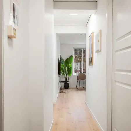 Center, Light & Modern *