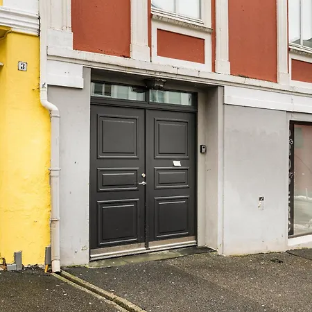 Center, Light & Modern