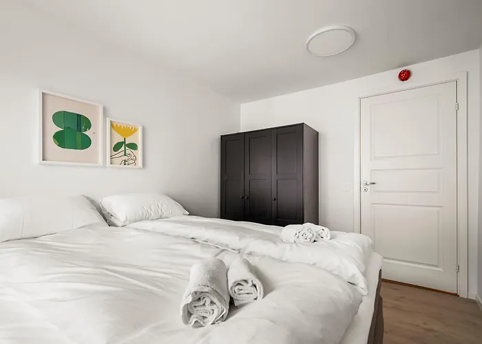 Center, Light & Modern