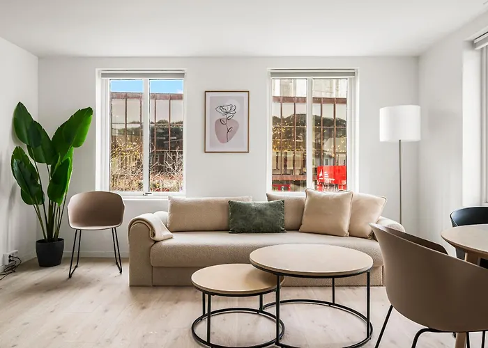 Center, Light & Modern