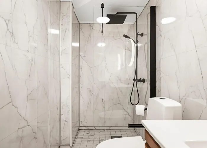 Center, Light & Modern