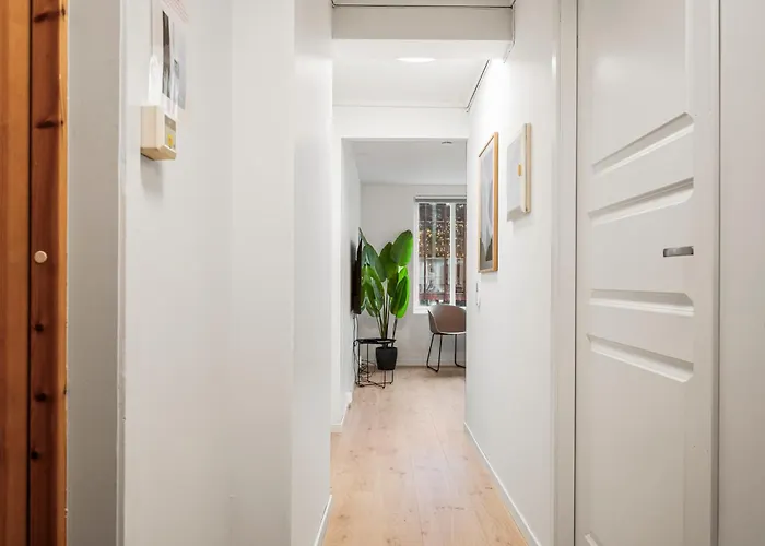 Center, Light & Modern *